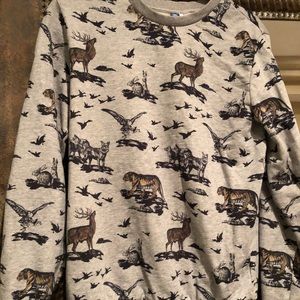 Pullover sweater with animals